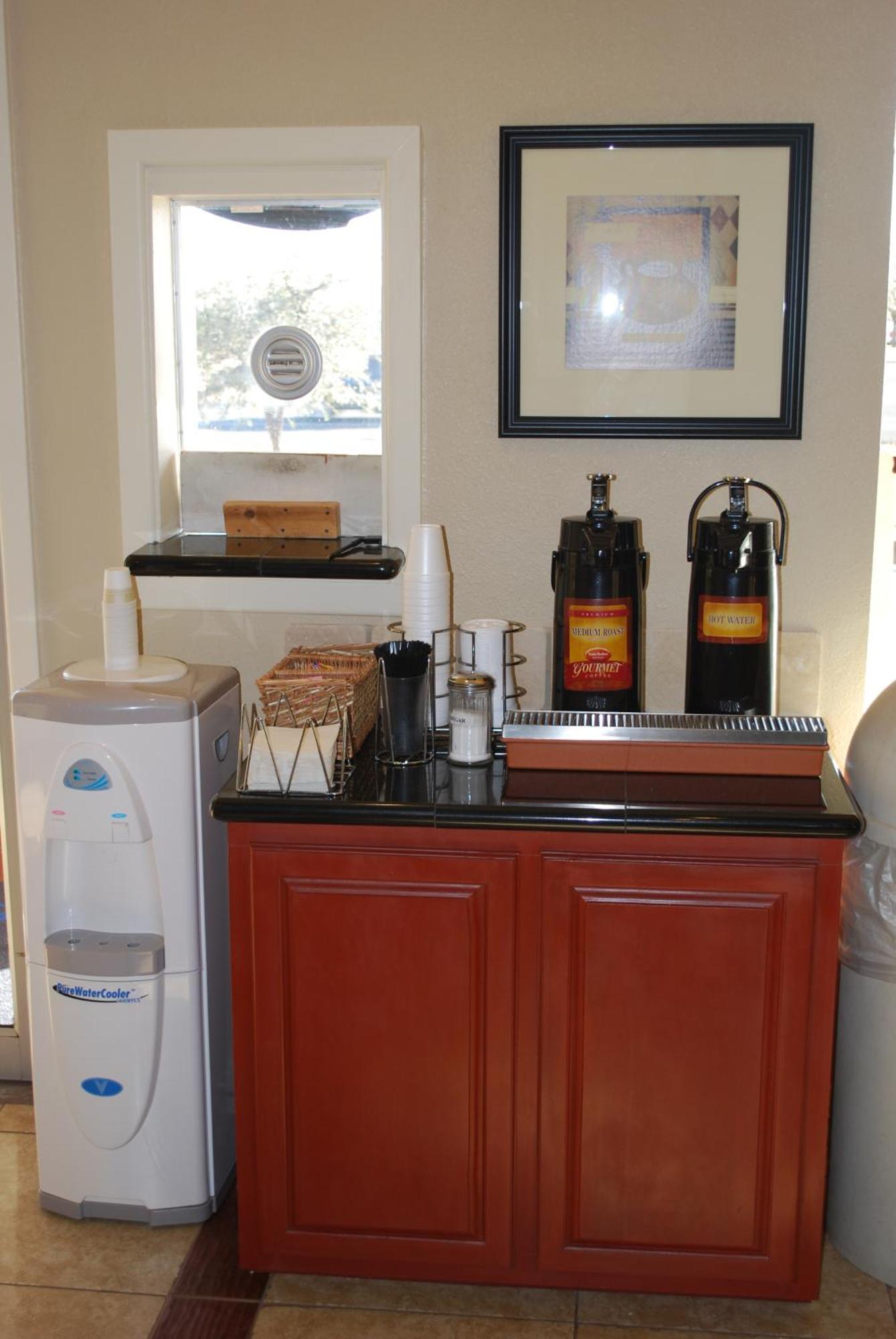 Americas Best Value Inn Lubbock East Bagian luar foto
