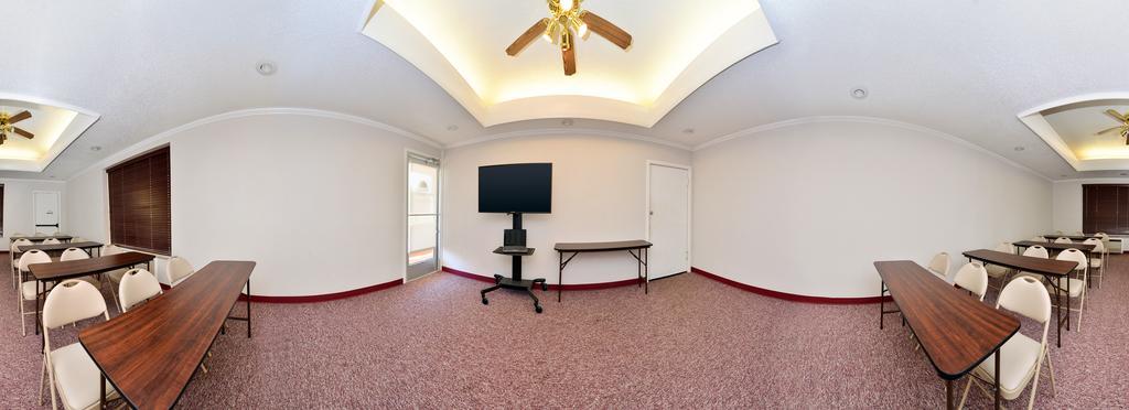 Americas Best Value Inn Lubbock East Bagian luar foto