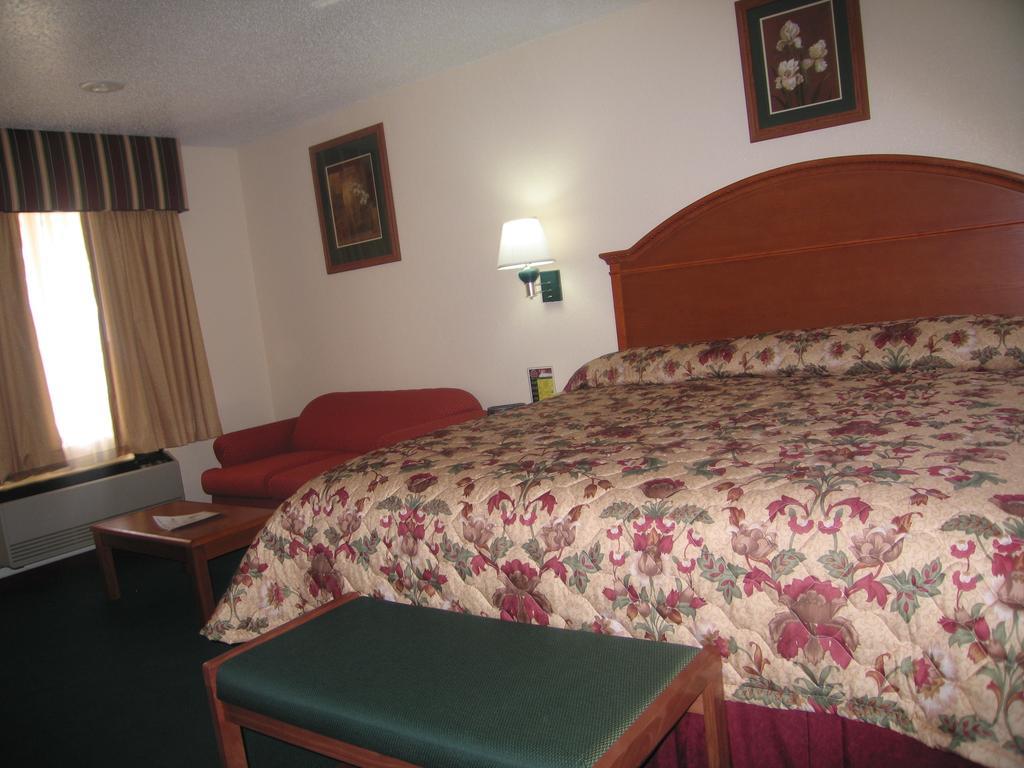 Americas Best Value Inn Lubbock East Bagian luar foto