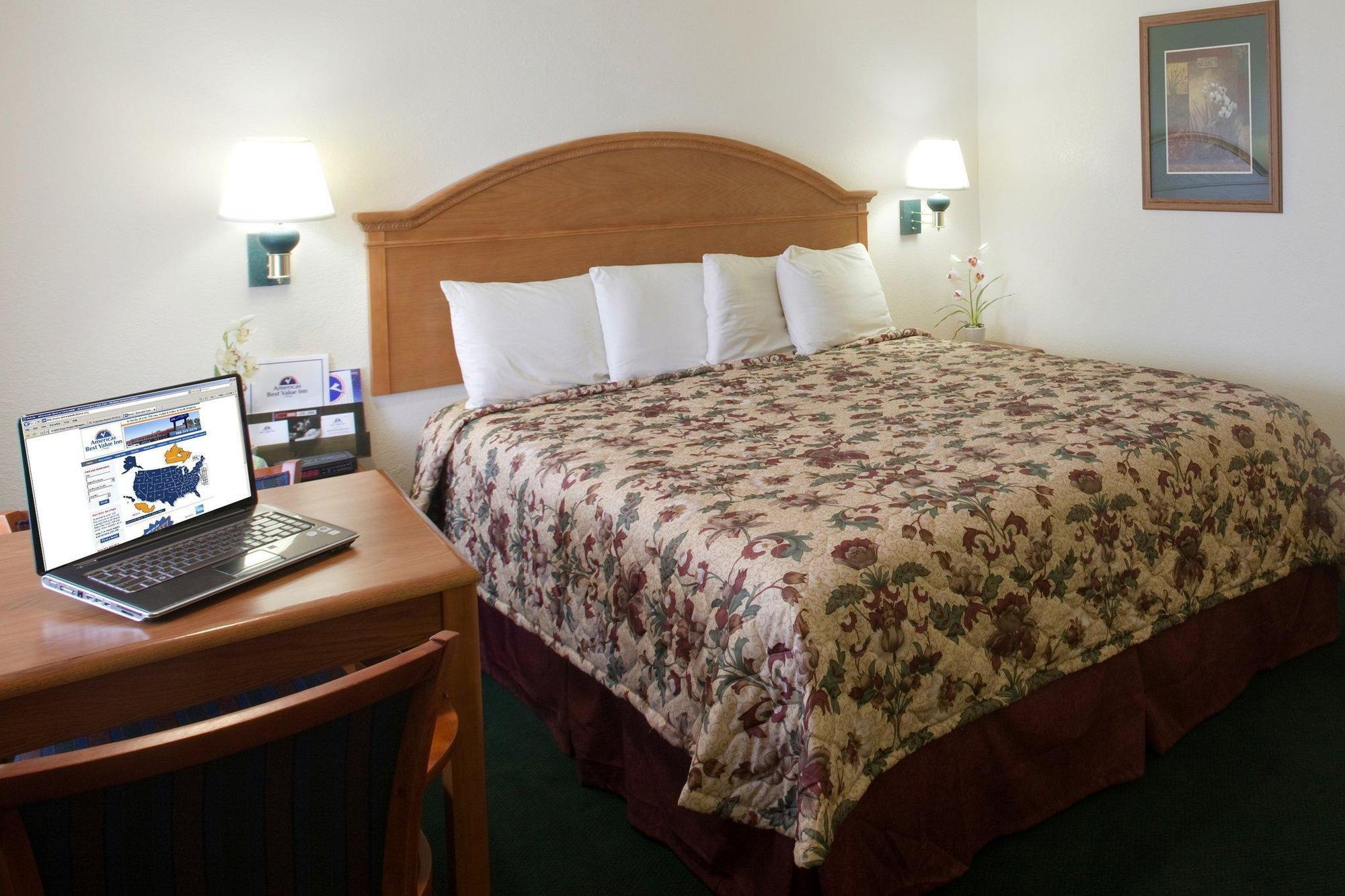 Americas Best Value Inn Lubbock East Bagian luar foto