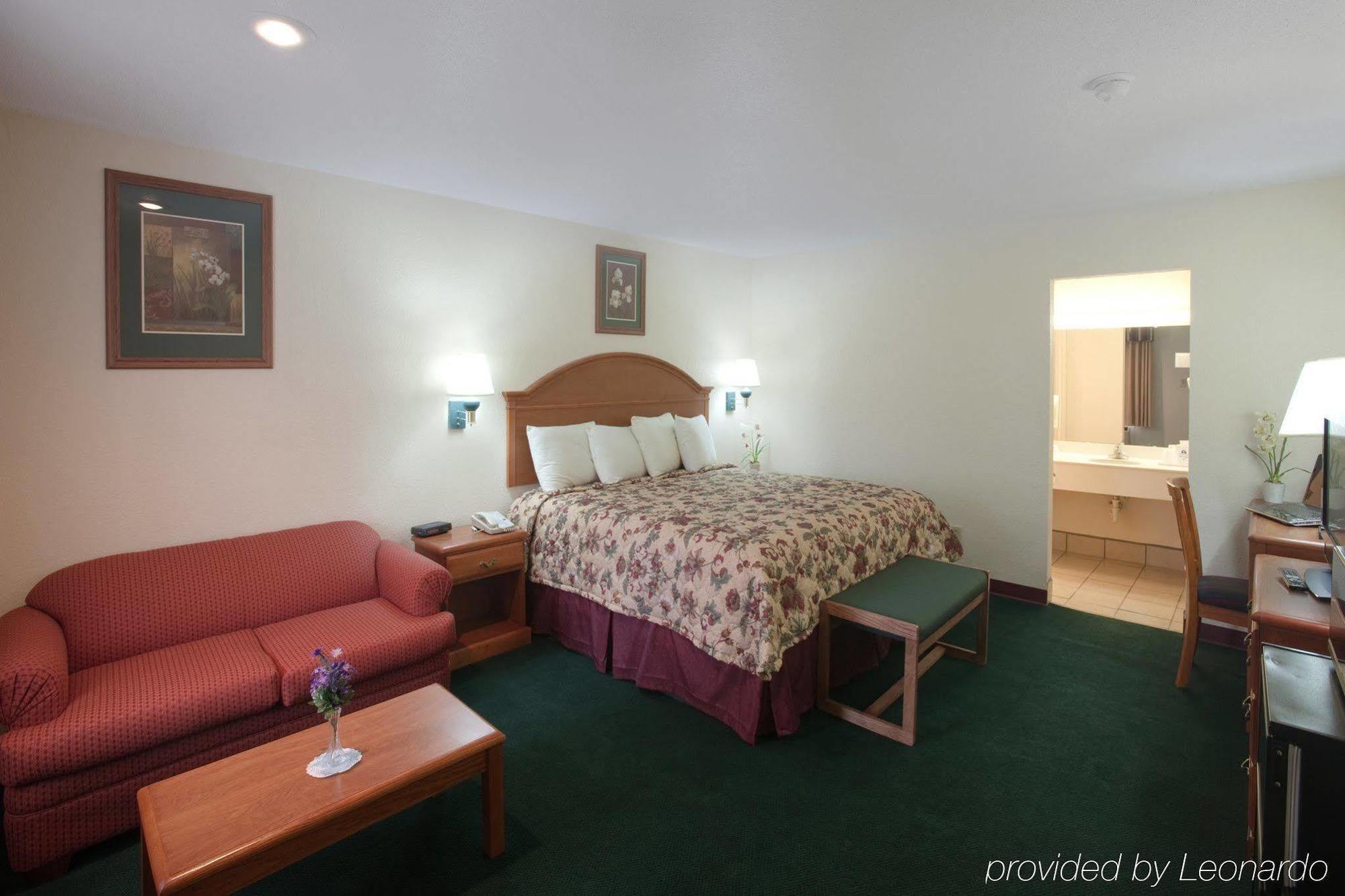 Americas Best Value Inn Lubbock East Bagian luar foto