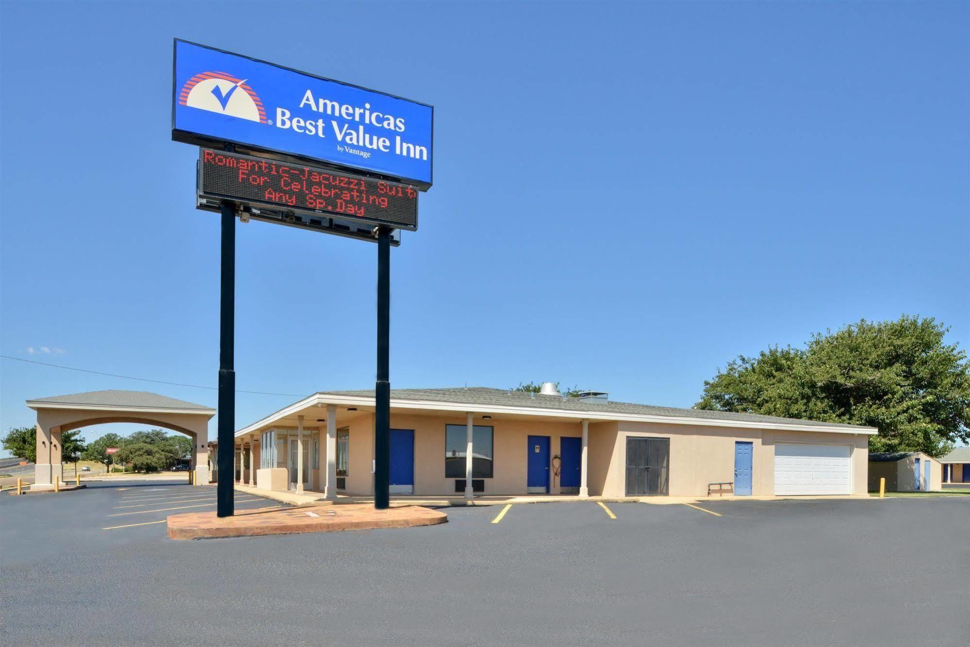 Americas Best Value Inn Lubbock East Bagian luar foto