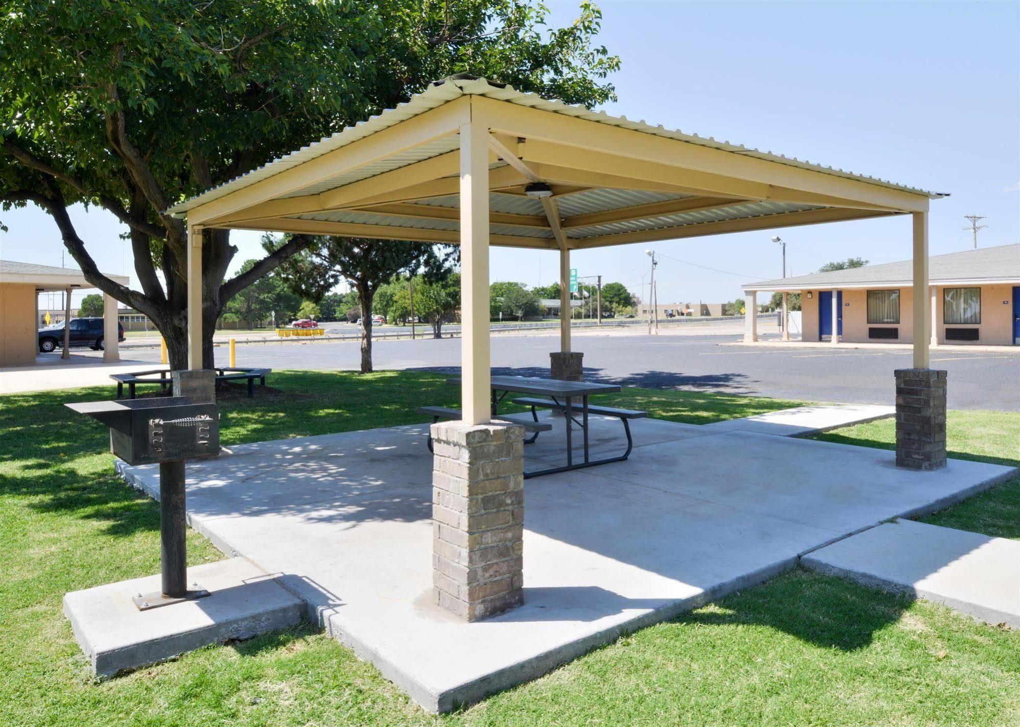 Americas Best Value Inn Lubbock East Bagian luar foto