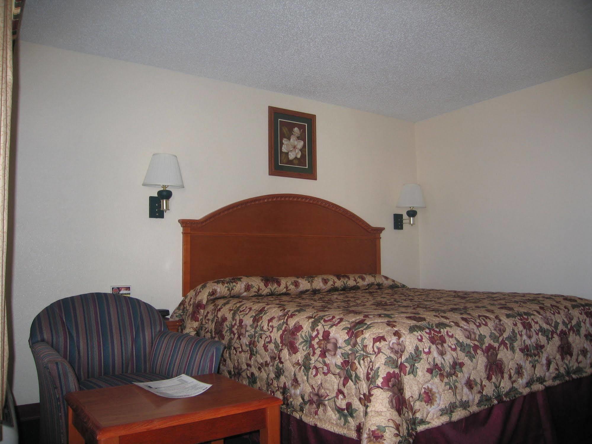 Americas Best Value Inn Lubbock East Bagian luar foto