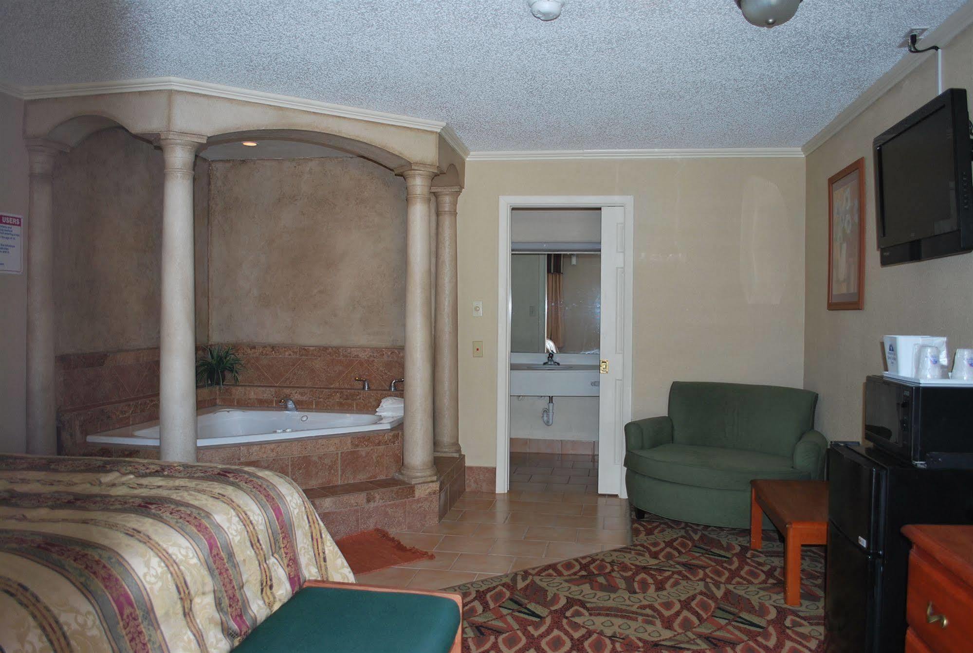 Americas Best Value Inn Lubbock East Bagian luar foto