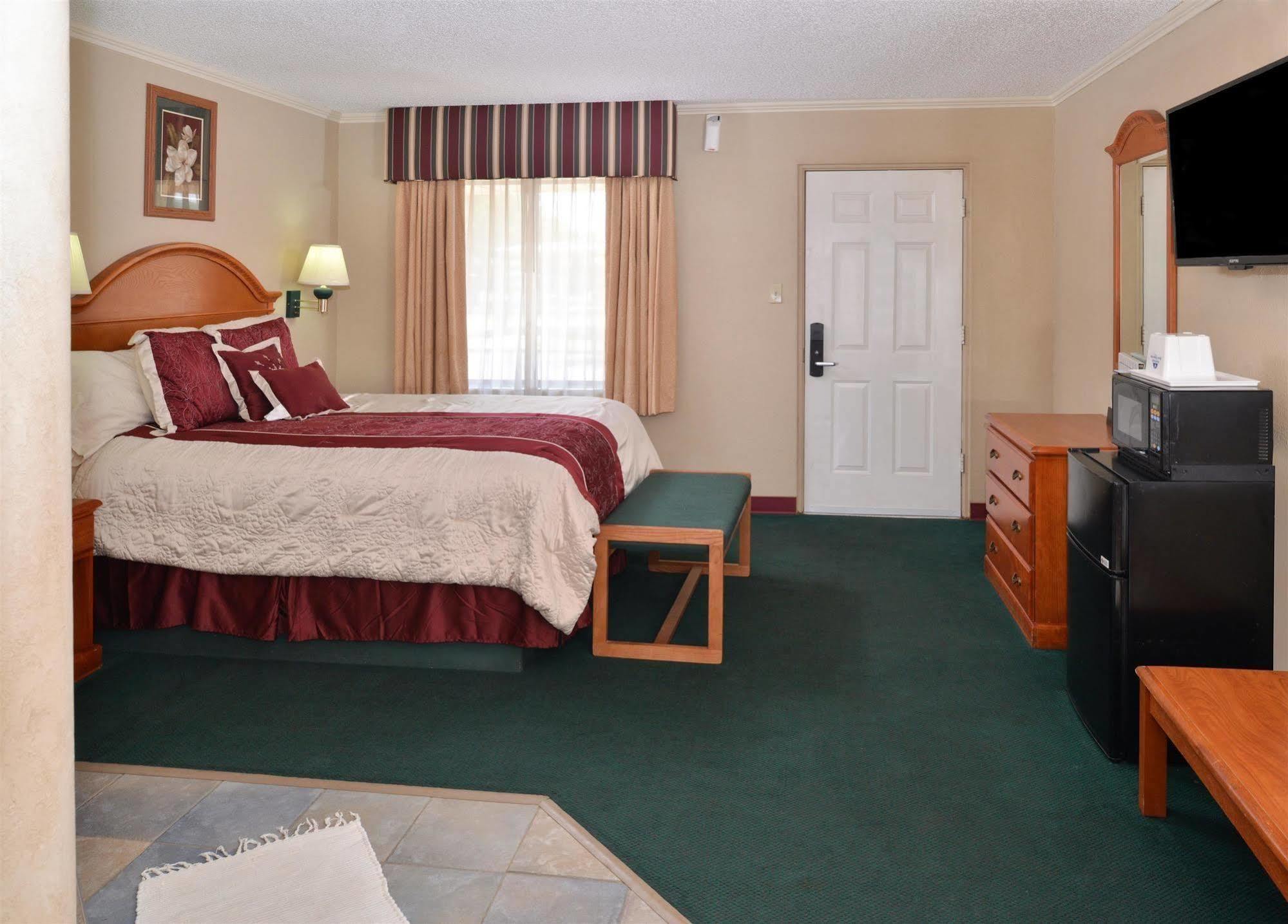 Americas Best Value Inn Lubbock East Bagian luar foto
