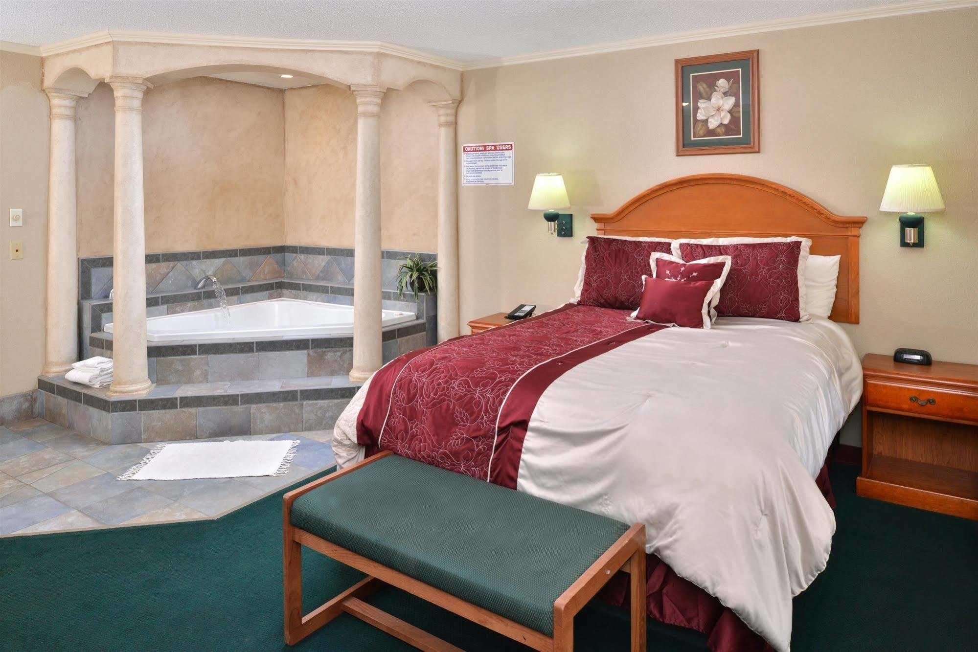 Americas Best Value Inn Lubbock East Bagian luar foto