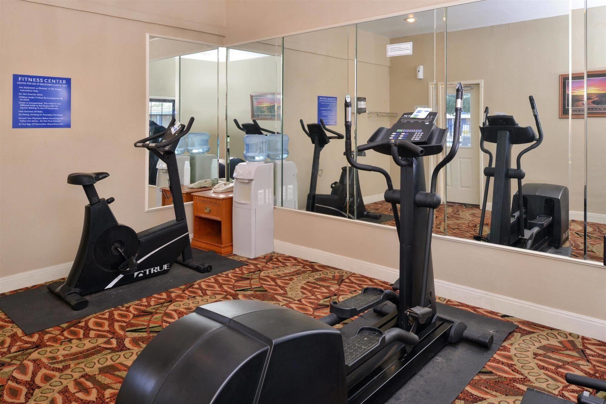 Americas Best Value Inn Lubbock East Bagian luar foto