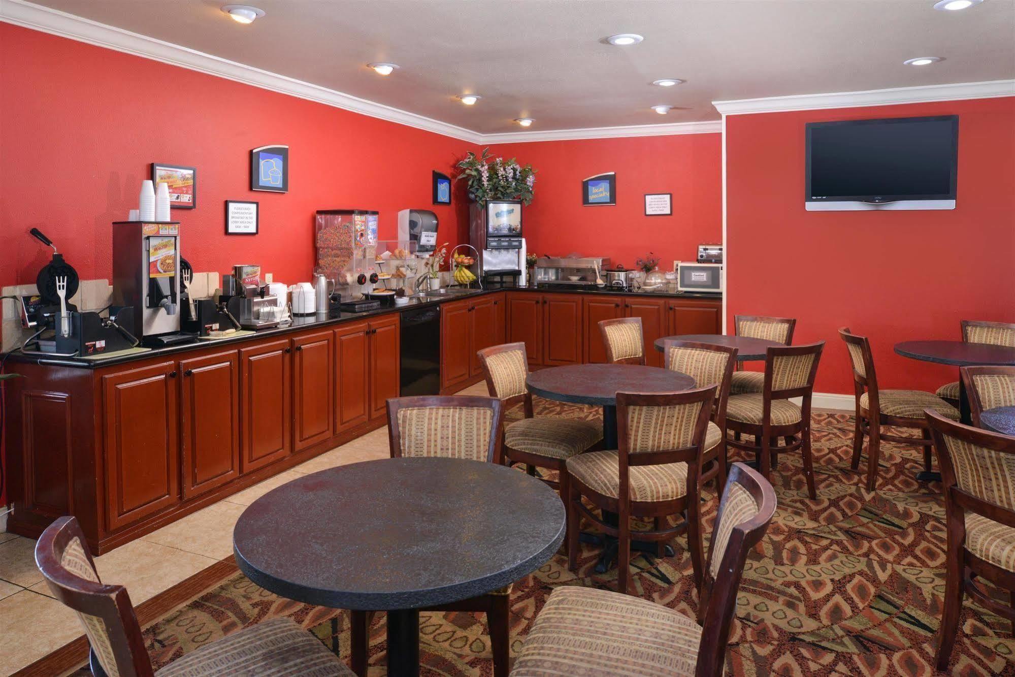 Americas Best Value Inn Lubbock East Bagian luar foto