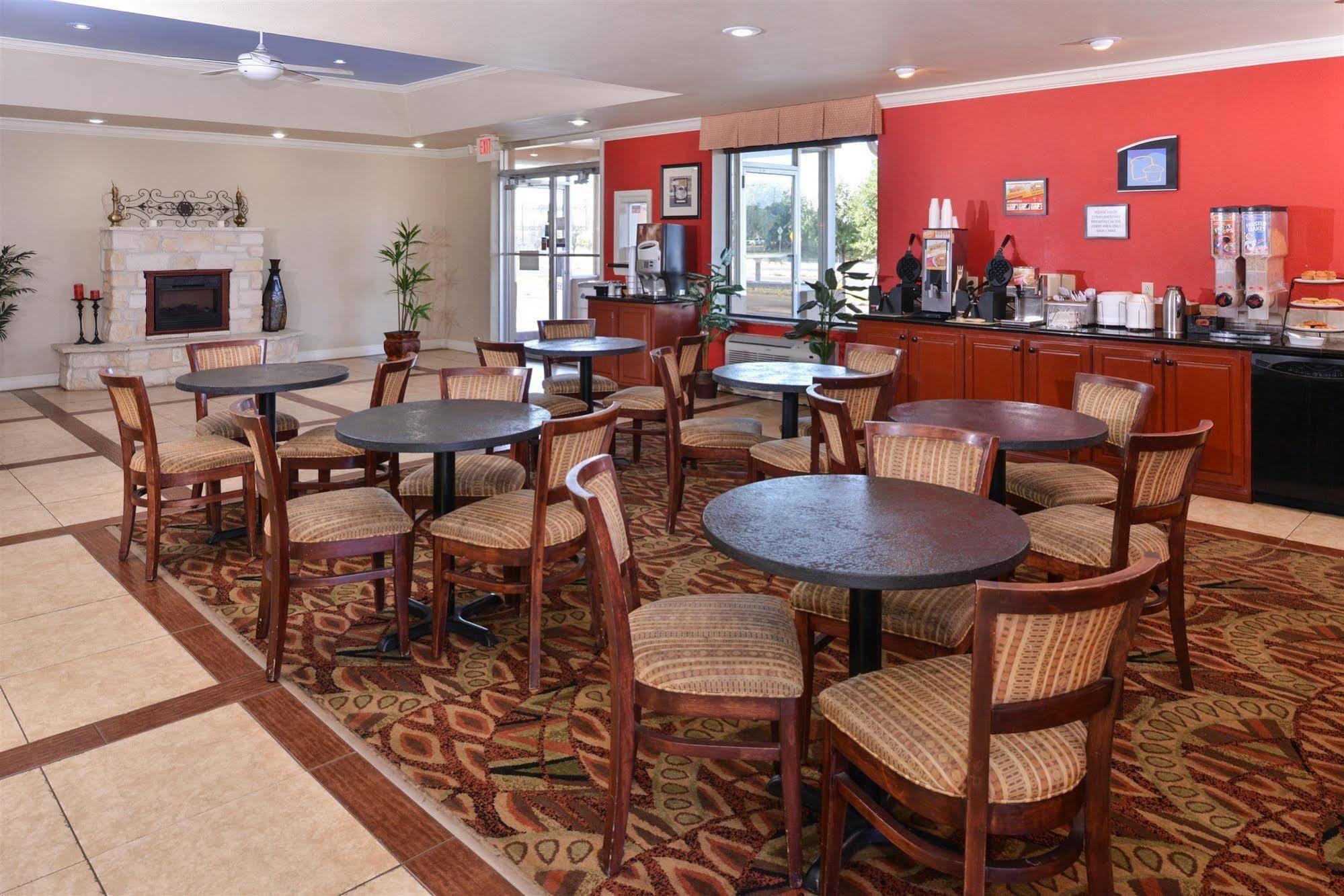 Americas Best Value Inn Lubbock East Bagian luar foto