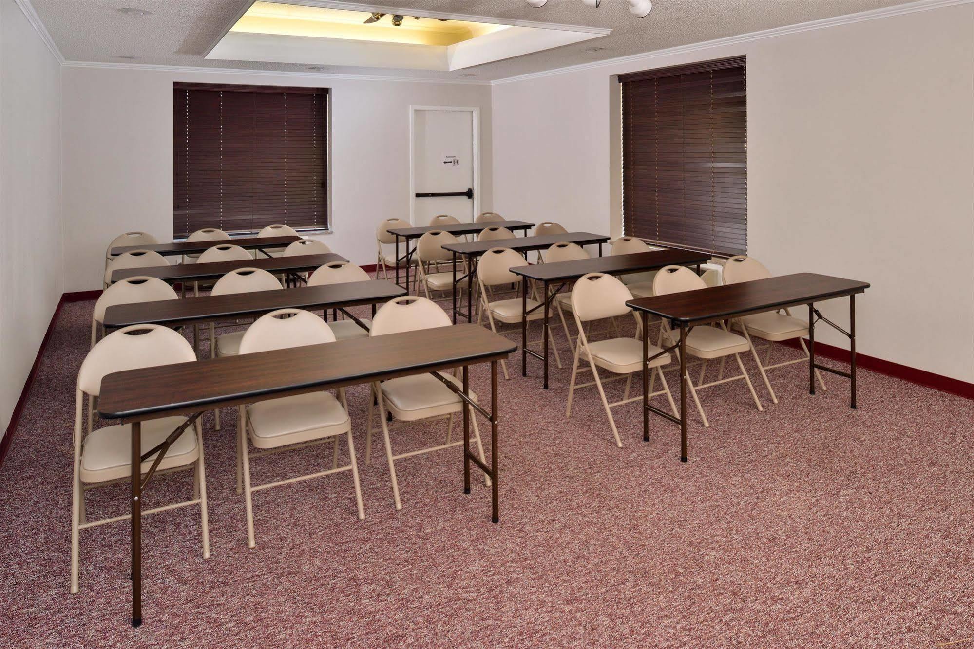 Americas Best Value Inn Lubbock East Bagian luar foto
