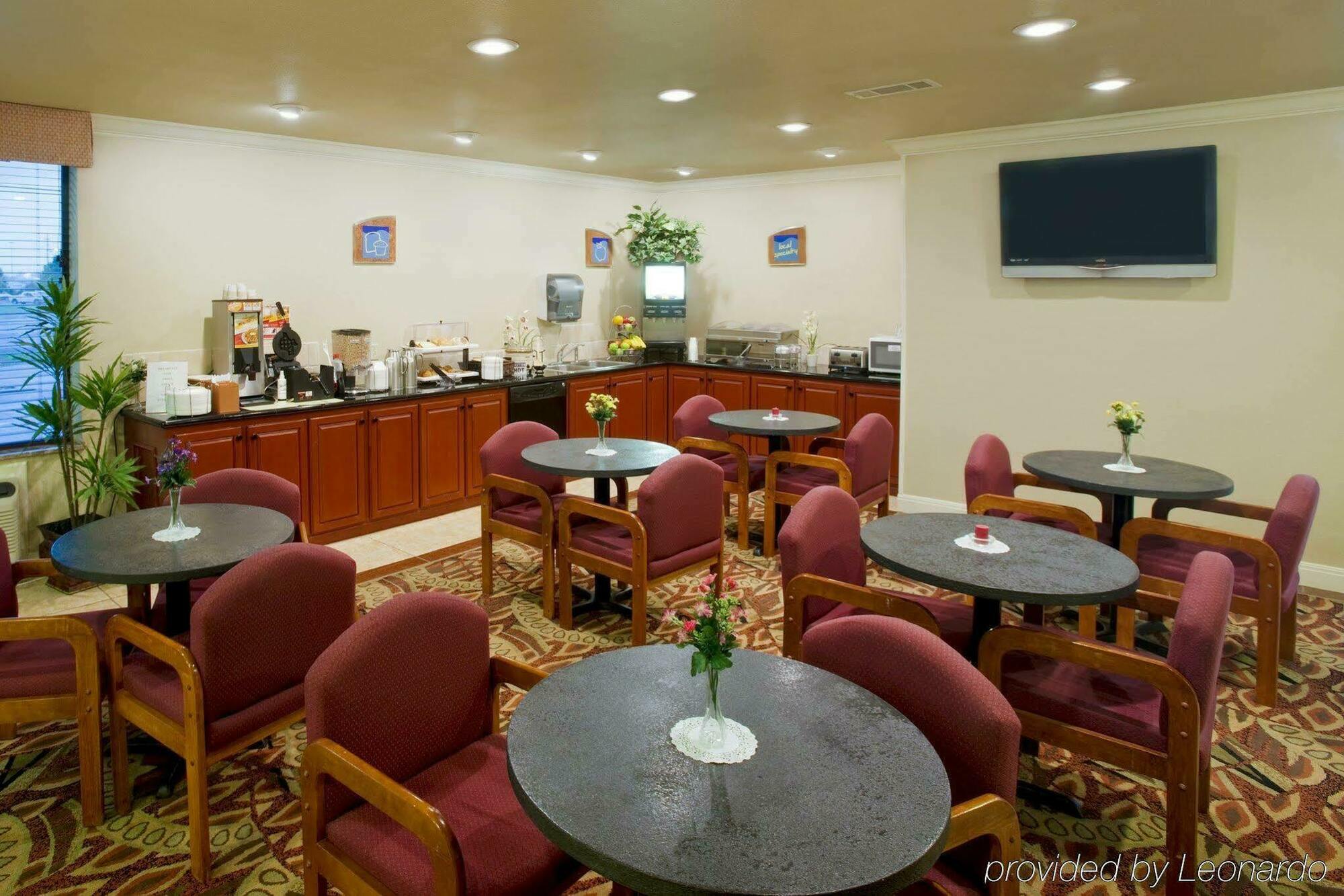 Americas Best Value Inn Lubbock East Bagian luar foto